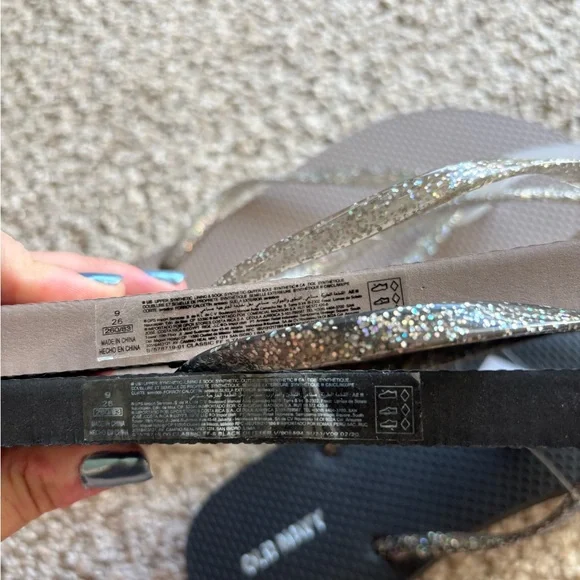 Old Navy Sparkle Flip Flops | Size 9 - Picture 2 of 3